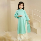 ao-dai-truyen-thong-be-gai-lua-gam-diem-nhan-cot-no-kem-quan-satin-dang-suong-cu