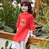 ao-dai-truyen-thong-be-gai-theu-hoa-cuc-xinh-mamla