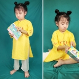 ao-dai-truyen-thong-be-gai-theu-hoa-cuc-xinh-mamla