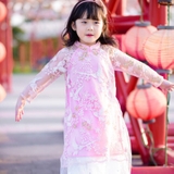 ao-dai-cach-tan-cho-be-gai-kem-vay-2-lop-ren-hinh-chim-en-mamla