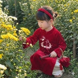 bo-ao-dai-be-gai-nhung-the-truyen-thong-mem-min-theu-tho-ngoc-ao-kem-quan-mamla-