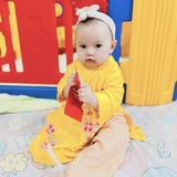 ao-dai-be-gai-theu-hoa-truyen-thong-chat-to-dui-mem-min-mat-ao-kem-quan-mamla