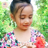 vay-dam-be-gai-cach-tan-hoa-to-tim-tay-long-den-sieu-doc-la-cho-be-gai-mamla