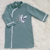 ao-dai-be-trai-nhung-tam-mem-min-theu-hinh-hac-dung-khong-kem-quan-mamla-tc195
