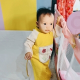 ao-dai-vang-be-trai-be-gai-theu-tet-chat-dui-phoi-lua-van-may-mem-mat-tham-hut-t