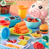 Hộp đất nặn hình con heo với các khuôn làm đồ ăn đủ màu sắc