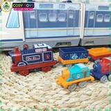 Đồ chơi lắp ghép đoàn tàu xe lửa chạy trên đường ray gồm 3 toa tàu nhỏ chạy pin và 1 đầu tàu lớn cho bé