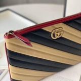 Clutch Gucci trần chỉ sọc