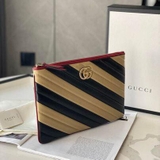 Clutch Gucci trần chỉ sọc