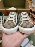 Giày thể thao Gucci