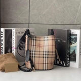 Túi ống Burberry