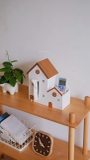 Nhà gỗ đôi để khăn giấy và điều khiển ...