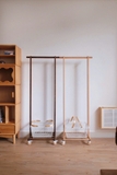 Rack gỗ treo quần áo 08