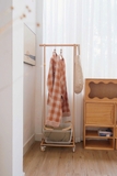 Rack gỗ treo quần áo 08