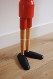 Bàn cà phê người gỗ pinocchio - màu đỏ