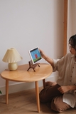 Giá đỡ ipad 02 - hình ghế