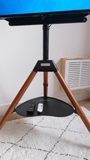 Kệ TV - 3 chân gỗ có khay 43-65 inch