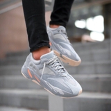 Yeezy Boost 700 'Bầu Trời'