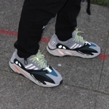 Yeezy Boost 700 OG 'Sóng'