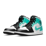 Jordan 1 Mid 'Ngọc Lục Bảo'