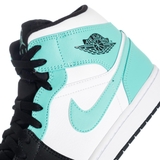 Jordan 1 Mid 'Ngọc Lục Bảo'