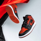 Jordan 1 Mid 'Banned'