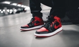 Jordan 1 Mid 'Banned'