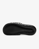 Nike Victori One- Pattern Chữ Nike
