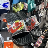 Nike Cartoon Chữ Đỏ