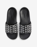 Nike Victori One- Pattern Chữ Nike