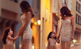 Phối đồ đồng điệu cho mẹ và con gái luôn rạng rỡ, nổi bật