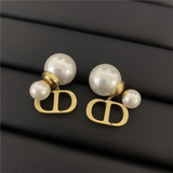 khuyên tai dior ngọc trai