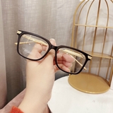 Kính mắt vuông đen gọng kim loại vàng