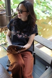 Áo linen thêu tay cổ lọ AMMY - MaxMessi