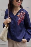 Áo linen thêu tay cổ tim Thêu chim quả TRAVIS