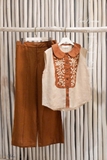 Áo linen phối 2 màu thêu tay PIN- MaxMessi