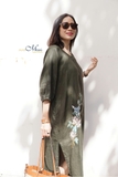 G104 Đầm maxi linen IRINA cổ nẹp nhúm tay lửng thêu tay hoa cẩm tú cầu