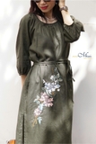 G104 Đầm maxi linen IRINA cổ nẹp nhúm tay lửng thêu tay hoa cẩm tú cầu