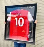Khung Áo Ozil