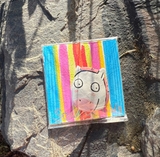 NAM CHÂM NGỰA XINH