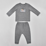 bo-quan-ao-dai-tay-cuc-bam-vai-mau-ghi-boube-vai-cotton-organic