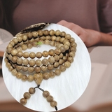VÒNG TAY TRẦM HƯƠNG TỰ NHIÊN VIP 108 HẠT 8 LY - VIP