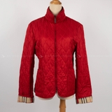 Áo jacket trần trám Burberry màu đỏ khóa kéo