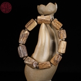 Vòng tay Trầm Hương cận chìm hạt tự nhiên ( size trung )