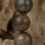 Vòng tay Trầm Hương tròn 14 li cận chìm ( loại 1 )