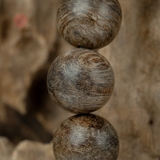 Vòng tay Trầm Hương tròn 14 li già dầu