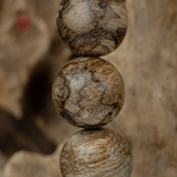 Vòng tay Trầm Hương tròn 12 li cận chìm ( loại 2 )