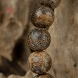 Vòng tay Trầm Hương tròn 10 li cận chìm ( loại 3 )