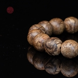 Vòng tay Trầm Hương tròn 12 li cận chìm ( loại 1 )