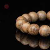 Vòng tay Trầm Hương tròn 12 li cận chìm ( loại 3 )